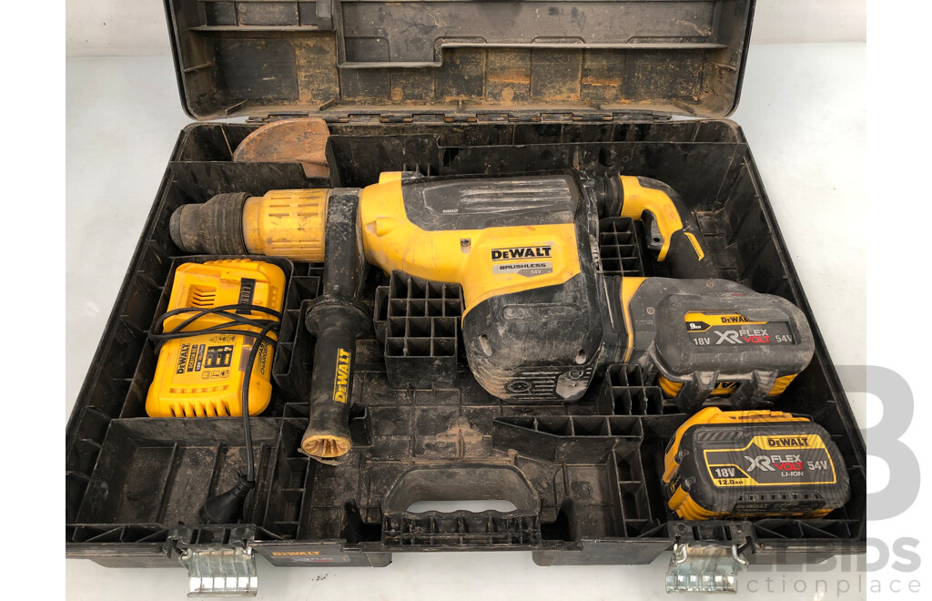 DeWalt 54V XR FLEXVOLT 52mm SDS-Max Cordless Hammer Drill