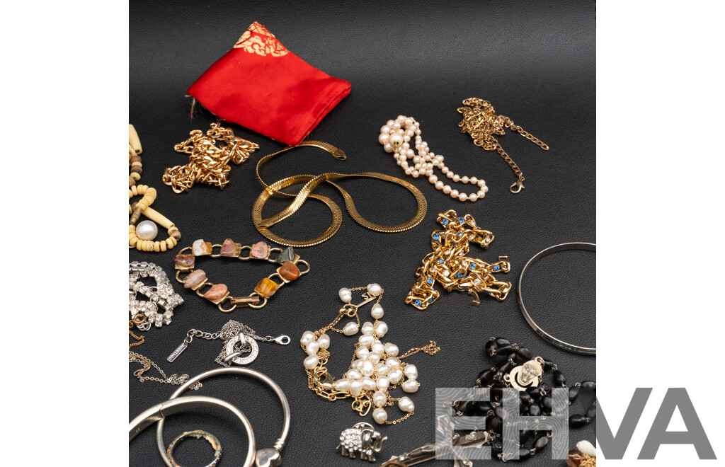 Large Collection of Assorted Jewellery - Lot 1636848 | EHVA