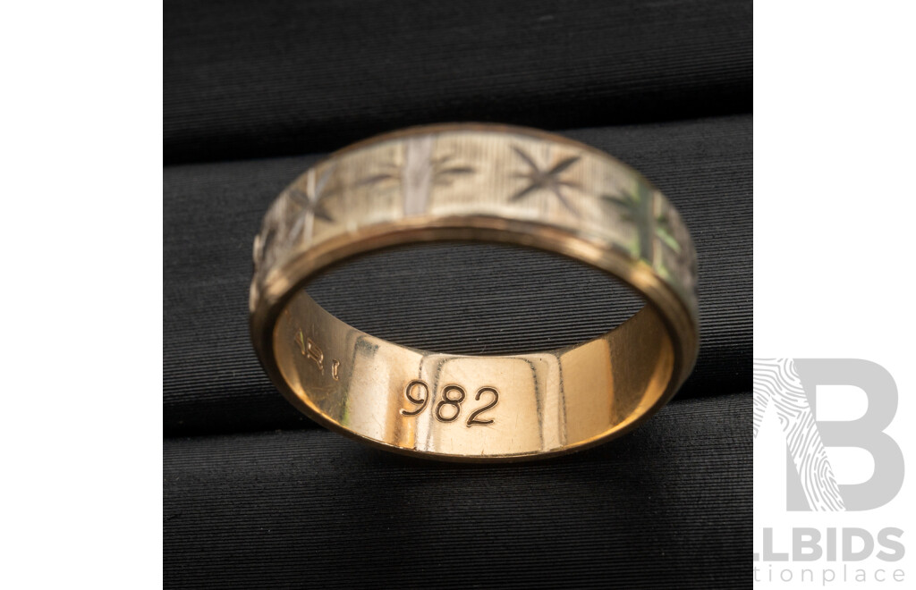 9ct Gold SIFFARI Two-Tone Engraved Band Ring, Marked 9ct