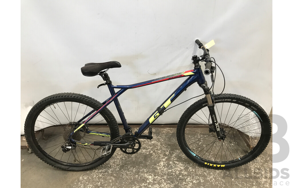 GT Avalanche 9 Speed Mountain Bike