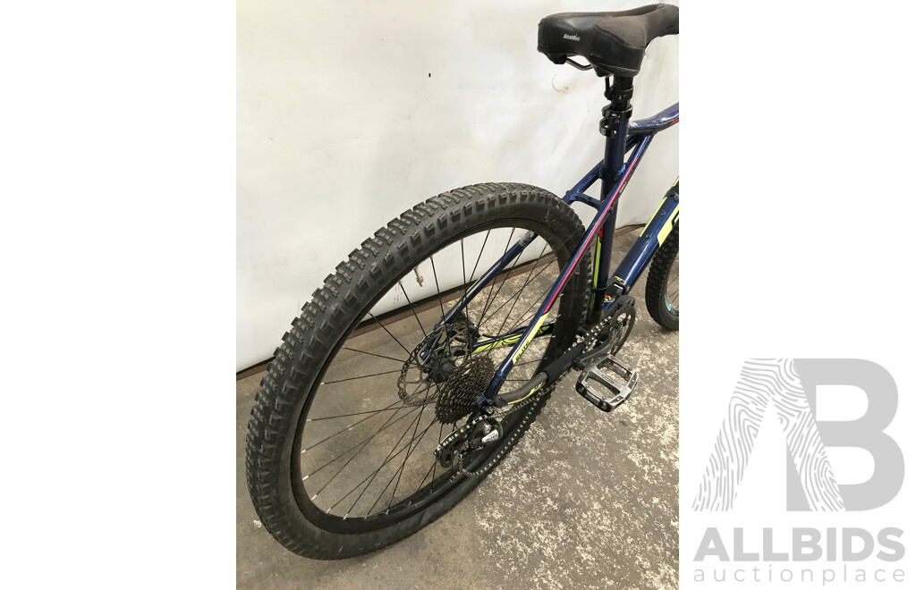 GT Avalanche 9 Speed Mountain Bike