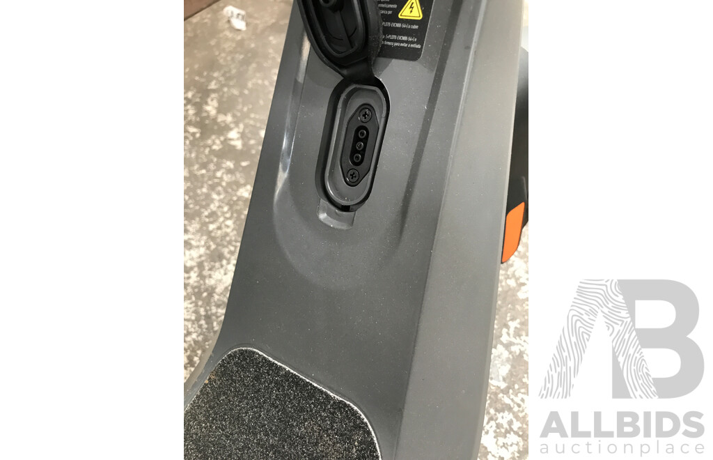 NIU KQi2 Pro Electric Kick Scooter