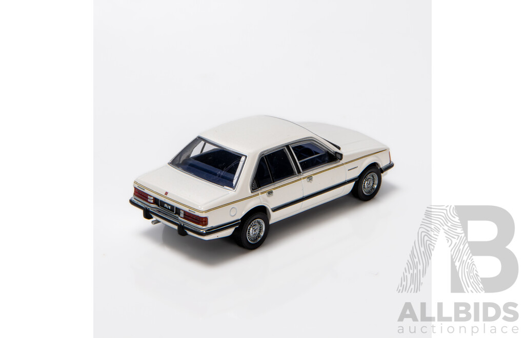 TRAX 1978 Holden VB Commodore SL/E Sedan White TR60C 1:43 Scale Model Car