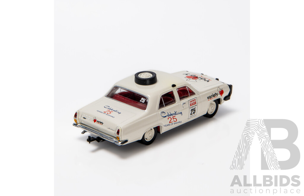 TRAX 1966 Holden HR Sedan Variety Bash Special White TR32F 1:43 Scale Model Car