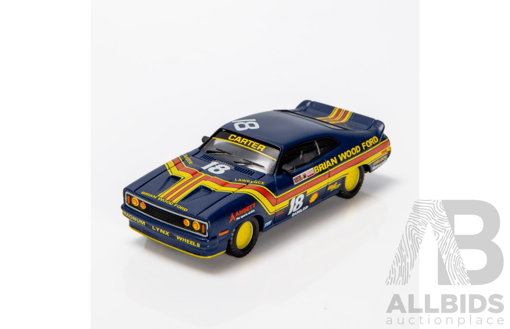 TRAX 1976 Ford XC Falcon Hardtop Coupe Carter / Lawrence Bathurst Racing Series TR10D 1:43 Scale Model Car