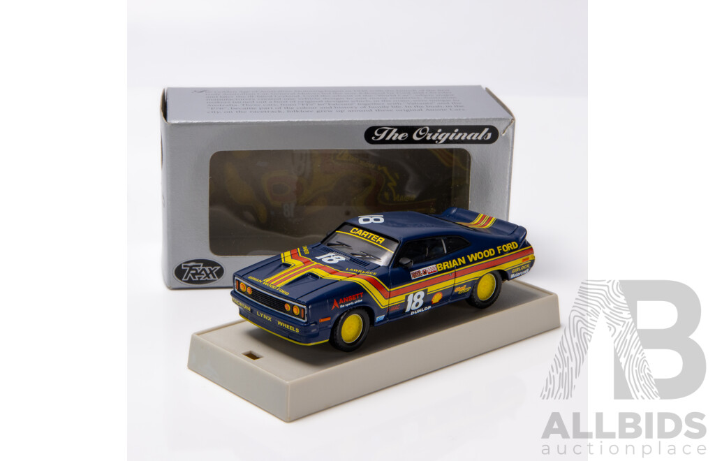 TRAX 1976 Ford XC Falcon Hardtop Coupe Carter / Lawrence Bathurst Racing Series TR10D 1:43 Scale Model Car