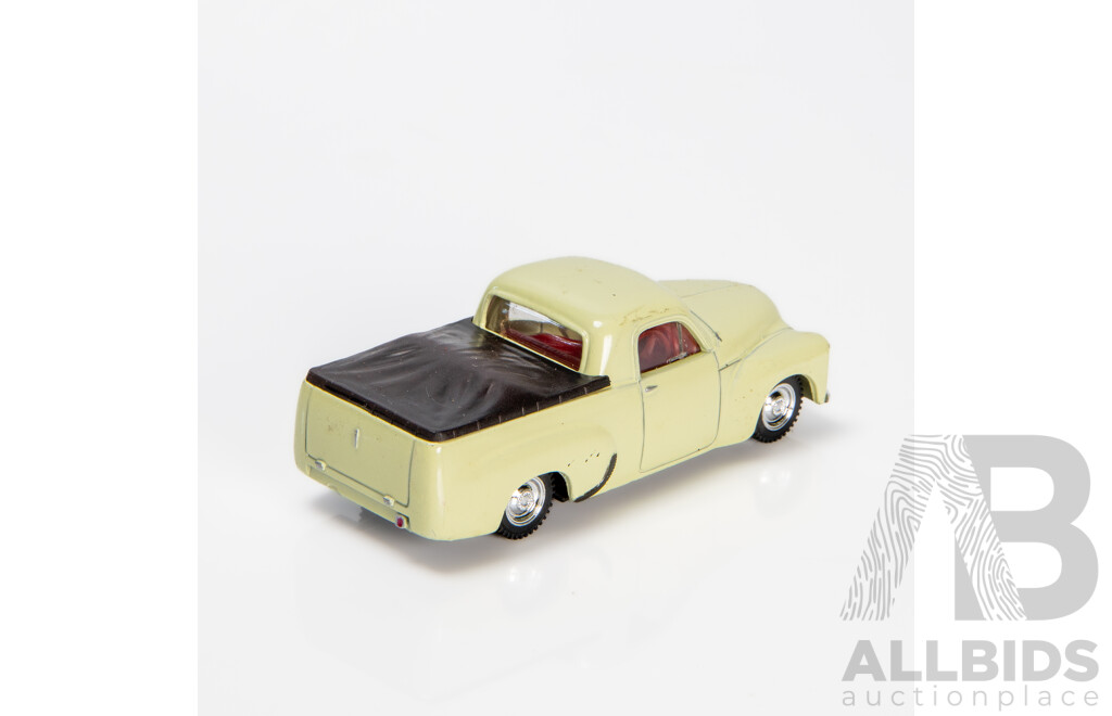 TRAX Holden FJ Utility Cream 8002 1:43 Scale Model Car
