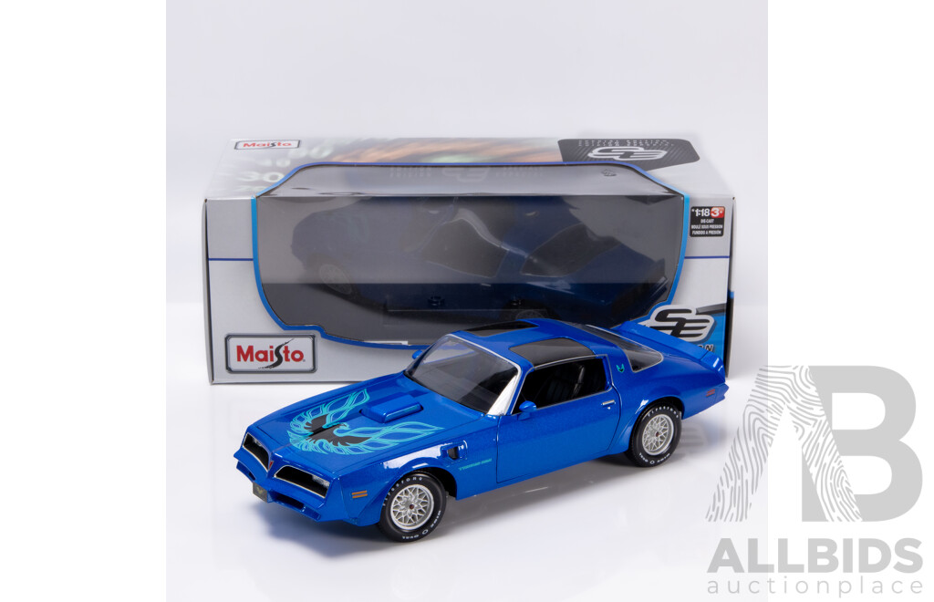 Maisto Special Edition 1977 Pontiac Firebird Trans Am Blue Metallic 1:18 Scale Model Car - New