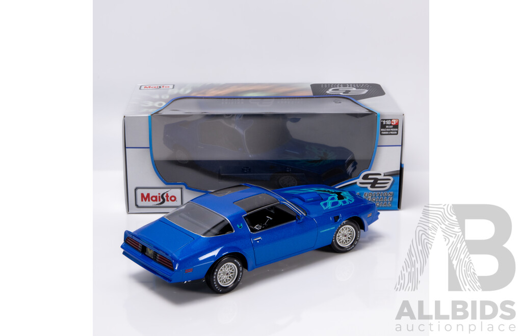 Maisto Special Edition 1977 Pontiac Firebird Trans Am Blue Metallic 1:18 Scale Model Car - New