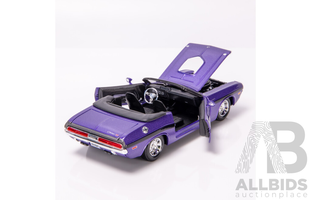 Maisto Special Edition 1970 Dodge Challenger R/T Convertible Metallic Purple 1:24 Scale Model Car - New