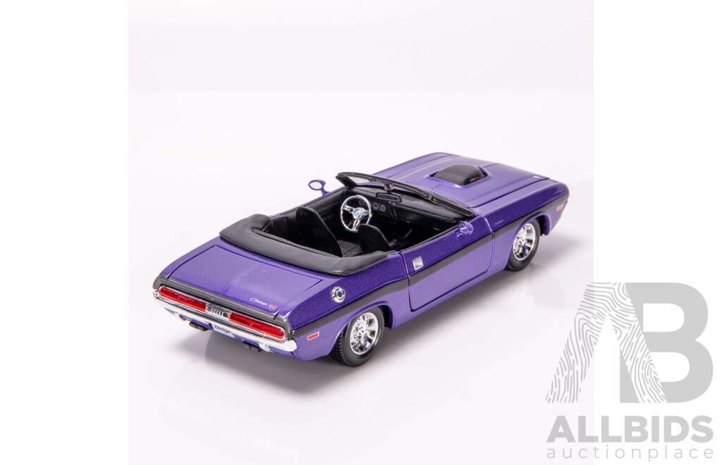 Maisto Special Edition 1970 Dodge Challenger R/T Convertible Metallic Purple 1:24 Scale Model Car - New