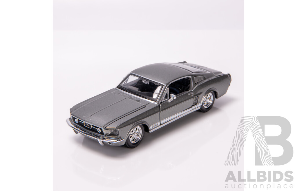 Maisto Special Edition 1967 Ford Mustang GT Fastback Metallic Grey 1:24 Scale Model Car - New