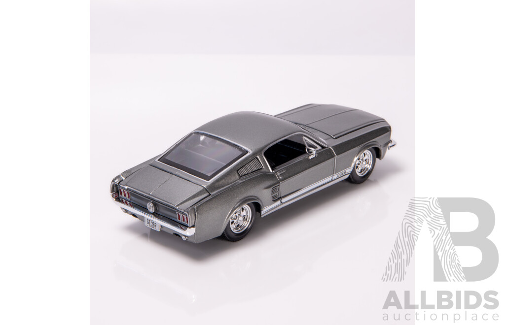 Maisto Special Edition 1967 Ford Mustang GT Fastback Metallic Grey 1:24 Scale Model Car - New