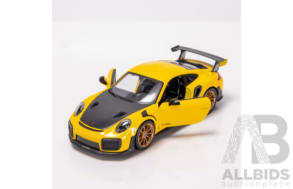 Maisto Special Edition 2018 Porsche 911 GT2 RS (991.2) Racing Yellow 1:24 Scale Model Car - New