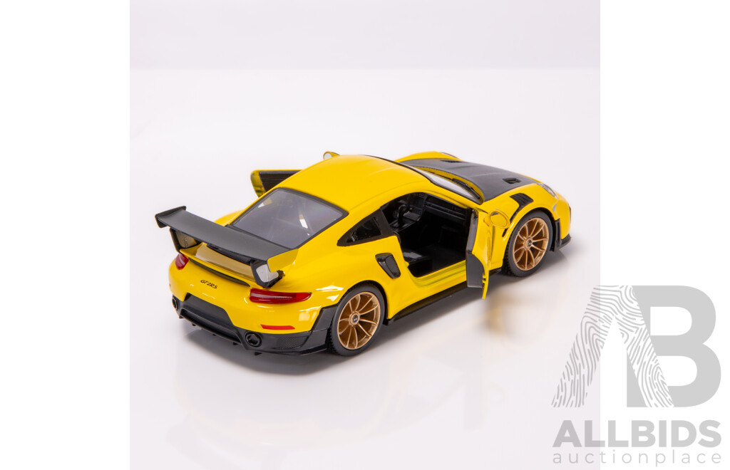 Maisto Special Edition 2018 Porsche 911 GT2 RS (991.2) Racing Yellow 1:24 Scale Model Car - New