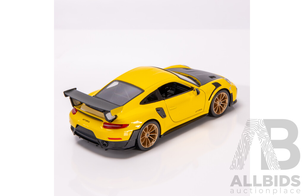 Maisto Special Edition 2018 Porsche 911 GT2 RS (991.2) Racing Yellow 1:24 Scale Model Car - New