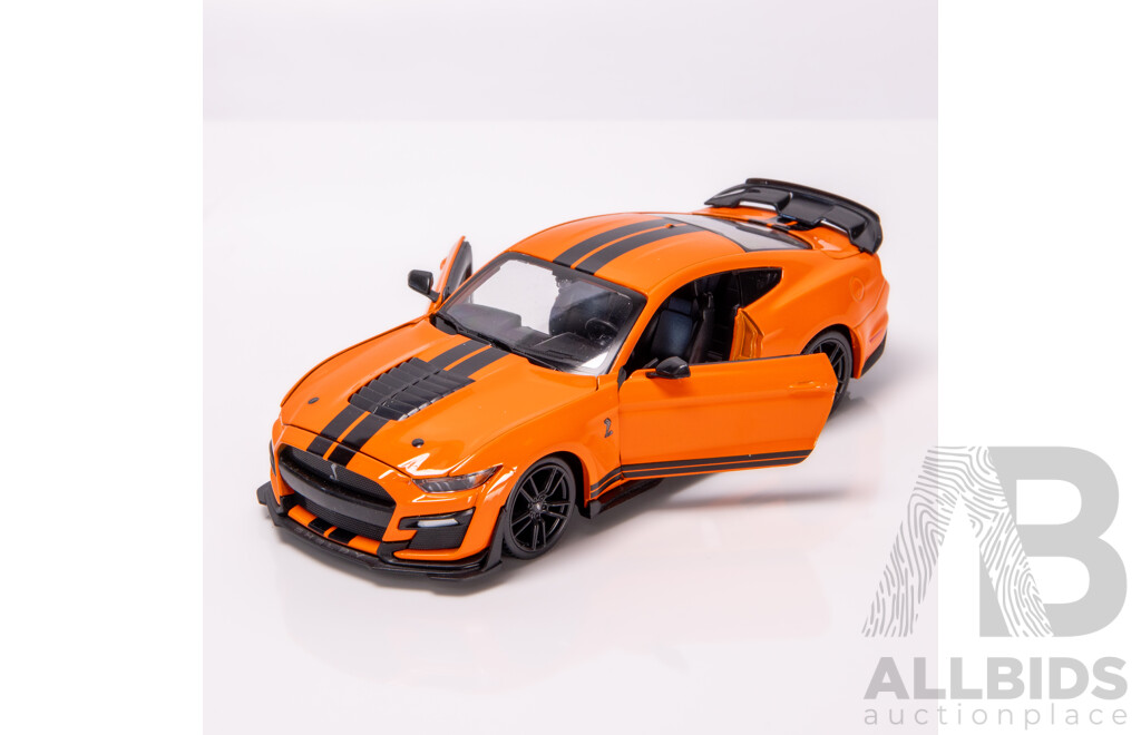 Maisto Special Edition 2020 Ford Shelby Mustang GT500 Orange W Black Stripes 1:24 Scale Model Car - New
