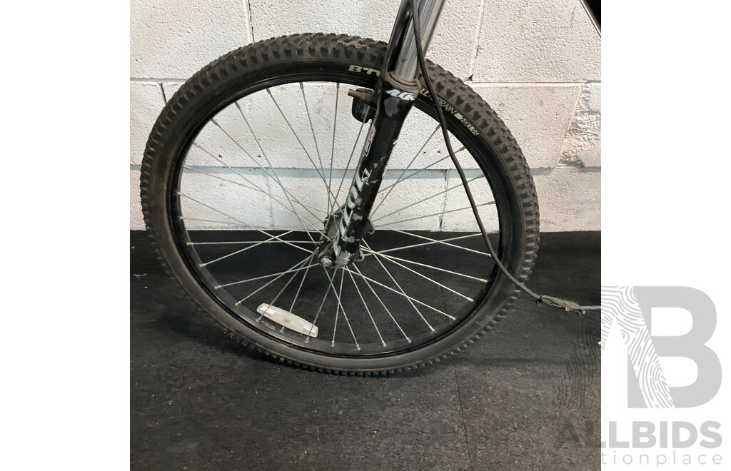 AVANTI Aggressor Bike