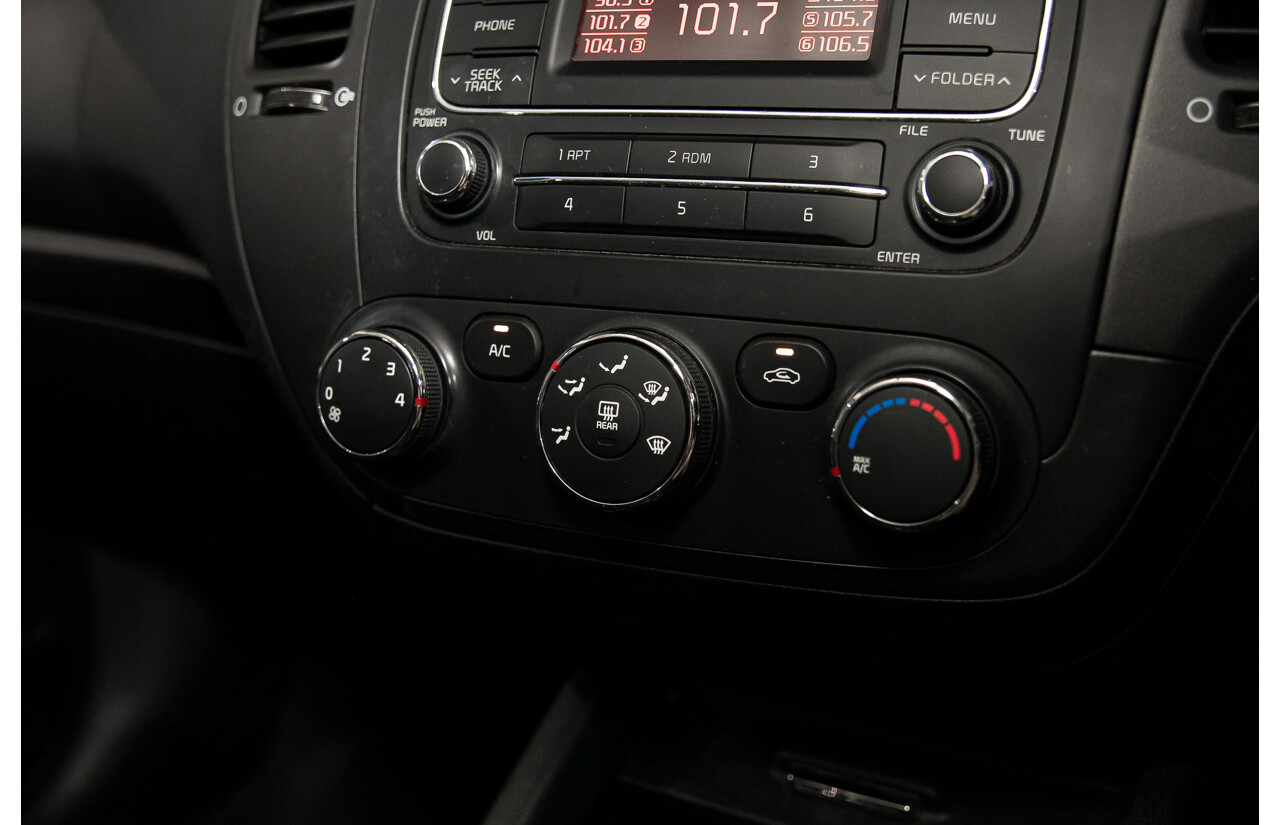 09/2015 Kia Cerato S (FWD) YD MY15 5d Hatchback Silky Silver Metallic 1.8L