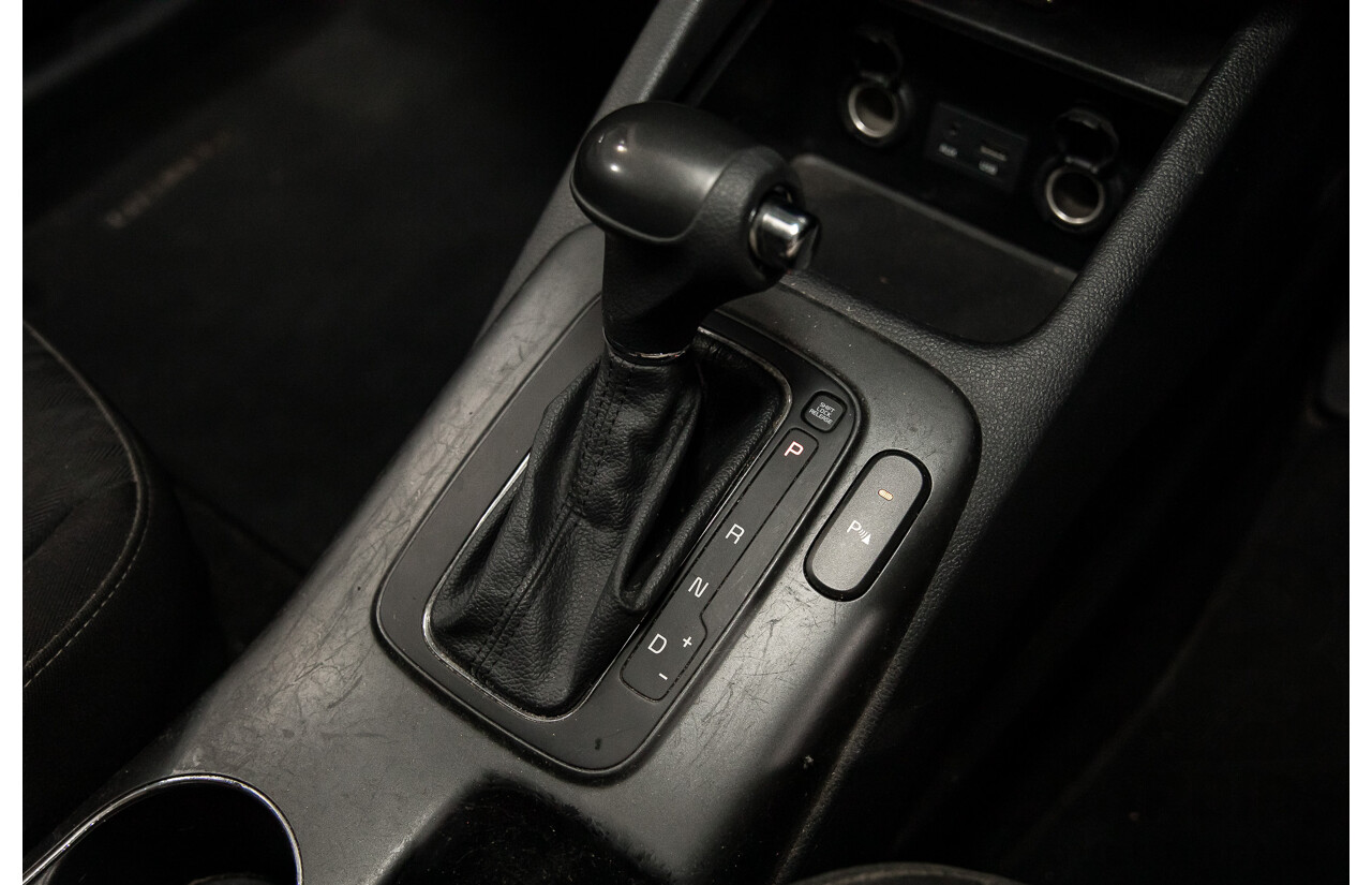 09/2015 Kia Cerato S (FWD) YD MY15 5d Hatchback Silky Silver Metallic 1.8L