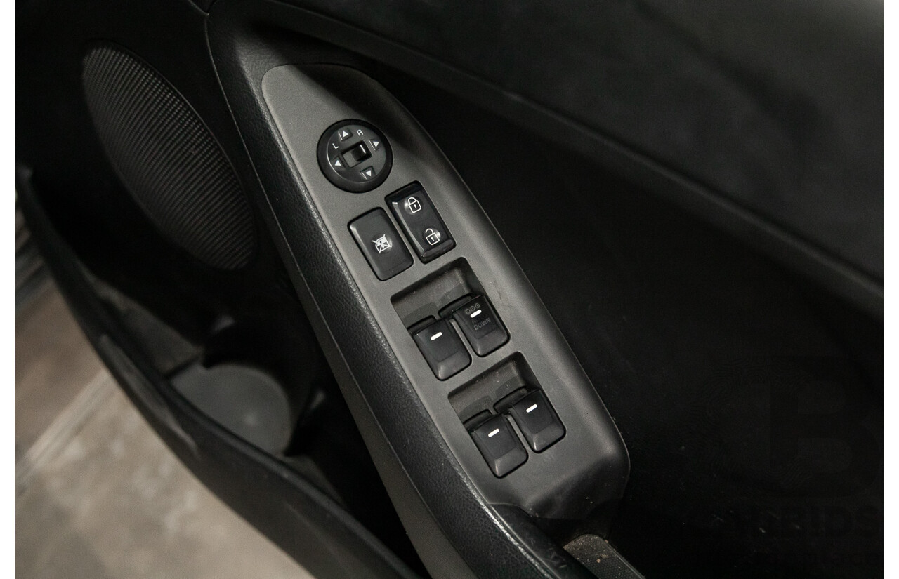 09/2015 Kia Cerato S (FWD) YD MY15 5d Hatchback Silky Silver Metallic 1.8L