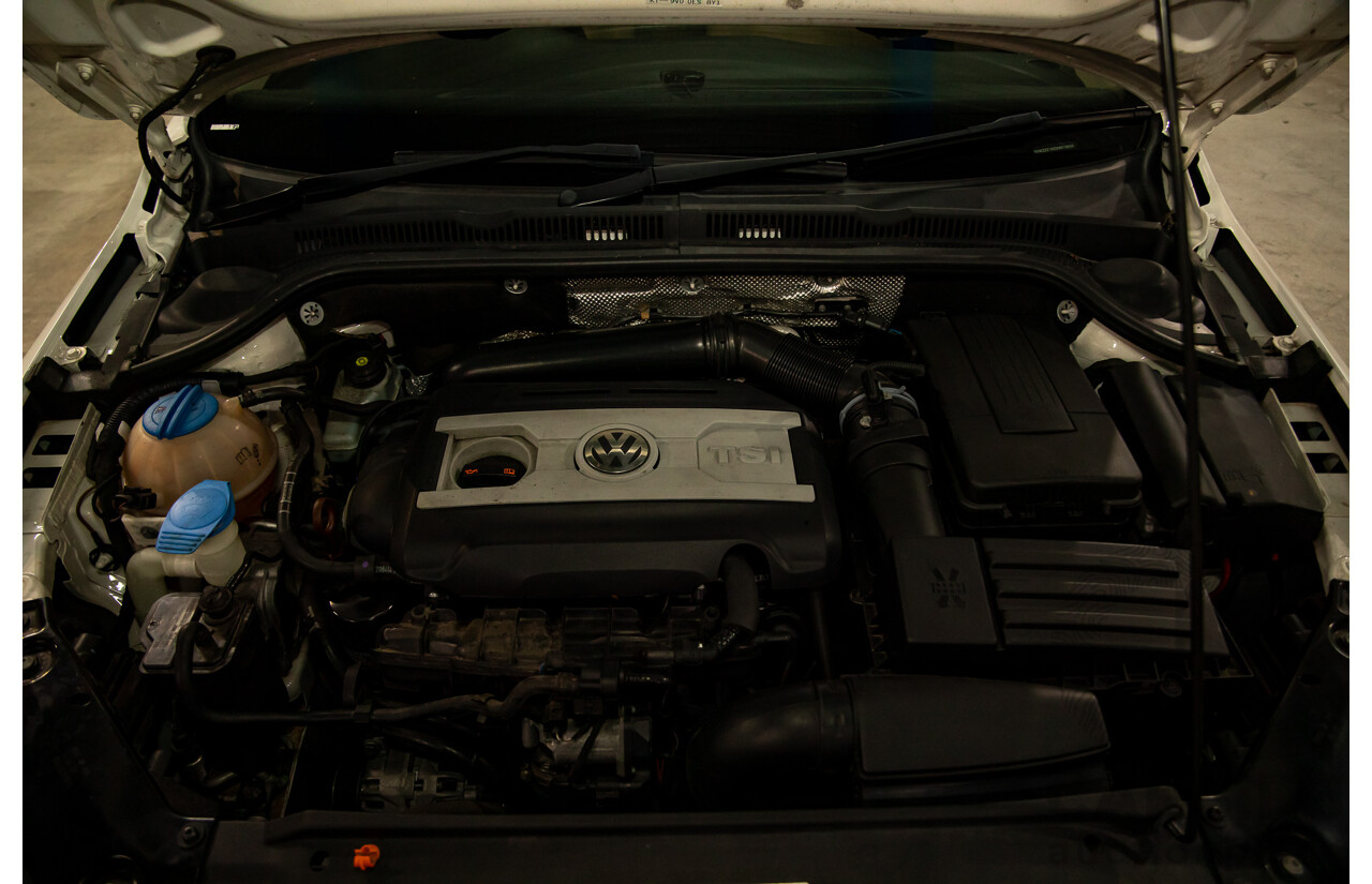 11/2012 Volkswagen Jetta 147 TSI Highline 1KM MY13 4d Sedan Candy White Turbo 2.0L