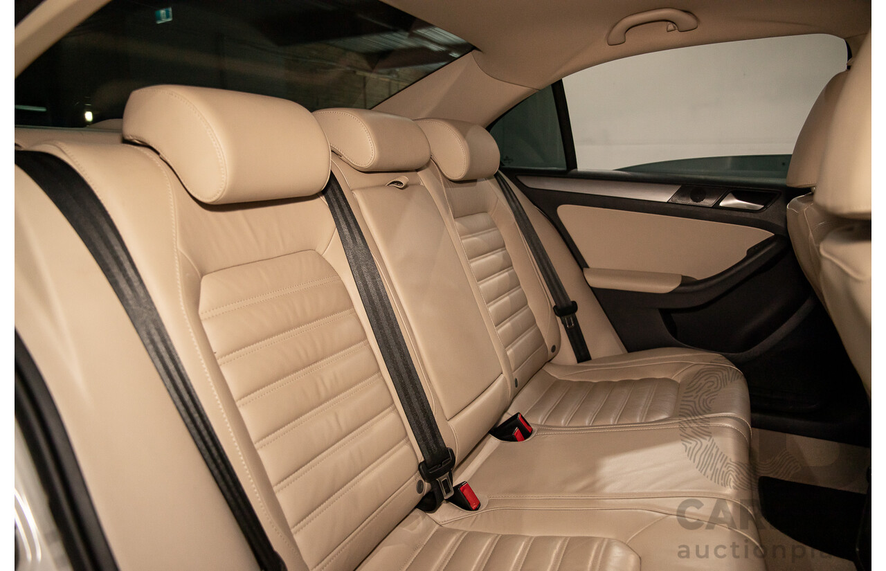 11/2012 Volkswagen Jetta 147 TSI Highline 1KM MY13 4d Sedan Candy White Turbo 2.0L