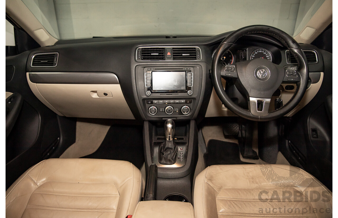 11/2012 Volkswagen Jetta 147 TSI Highline 1KM MY13 4d Sedan Candy White Turbo 2.0L