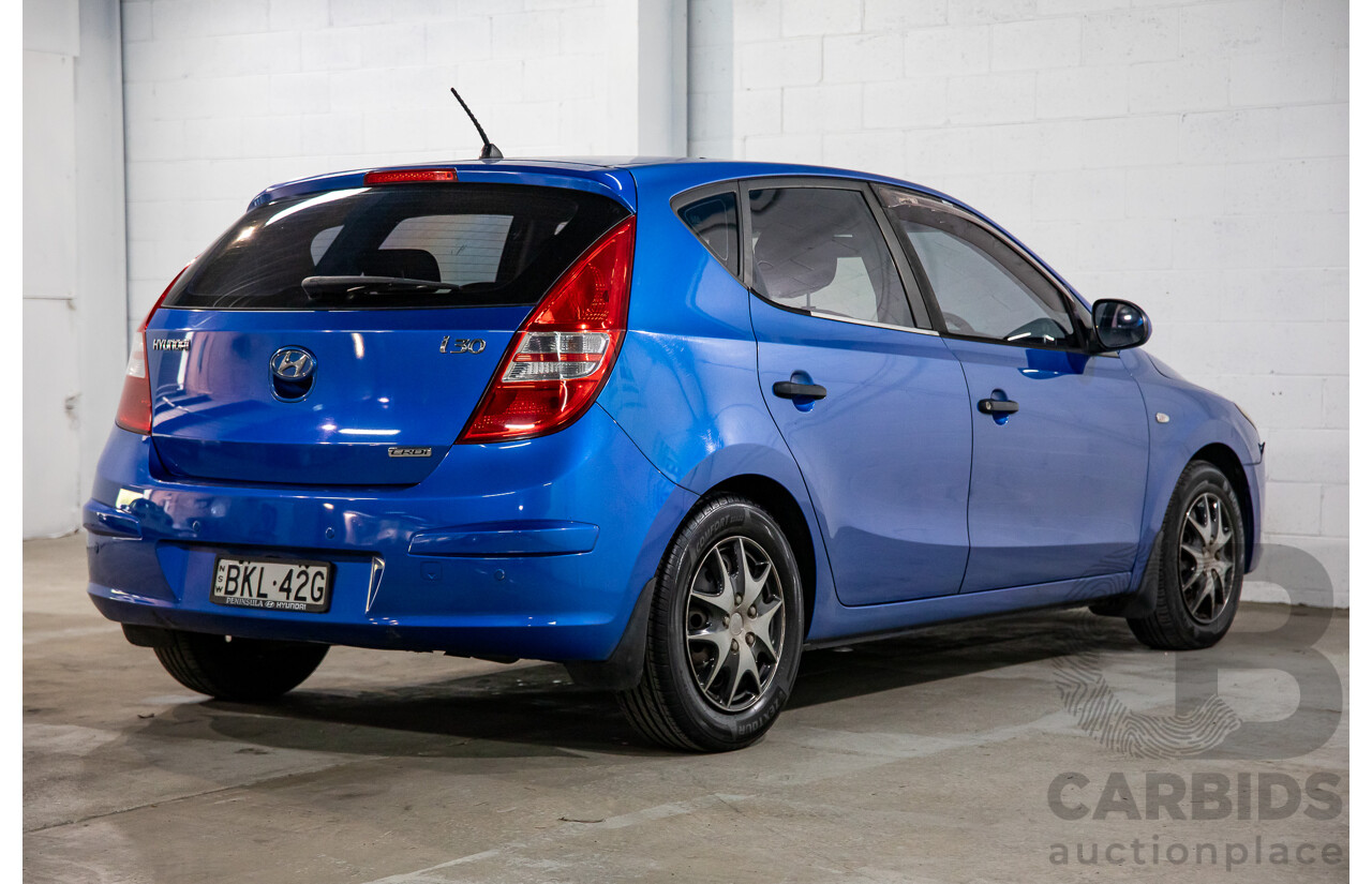 6/2009 Hyundai i30 SX 1.6 CRDi FD MY09 5d Hatchback Vivid Blue Turbo Diesel 1.6L