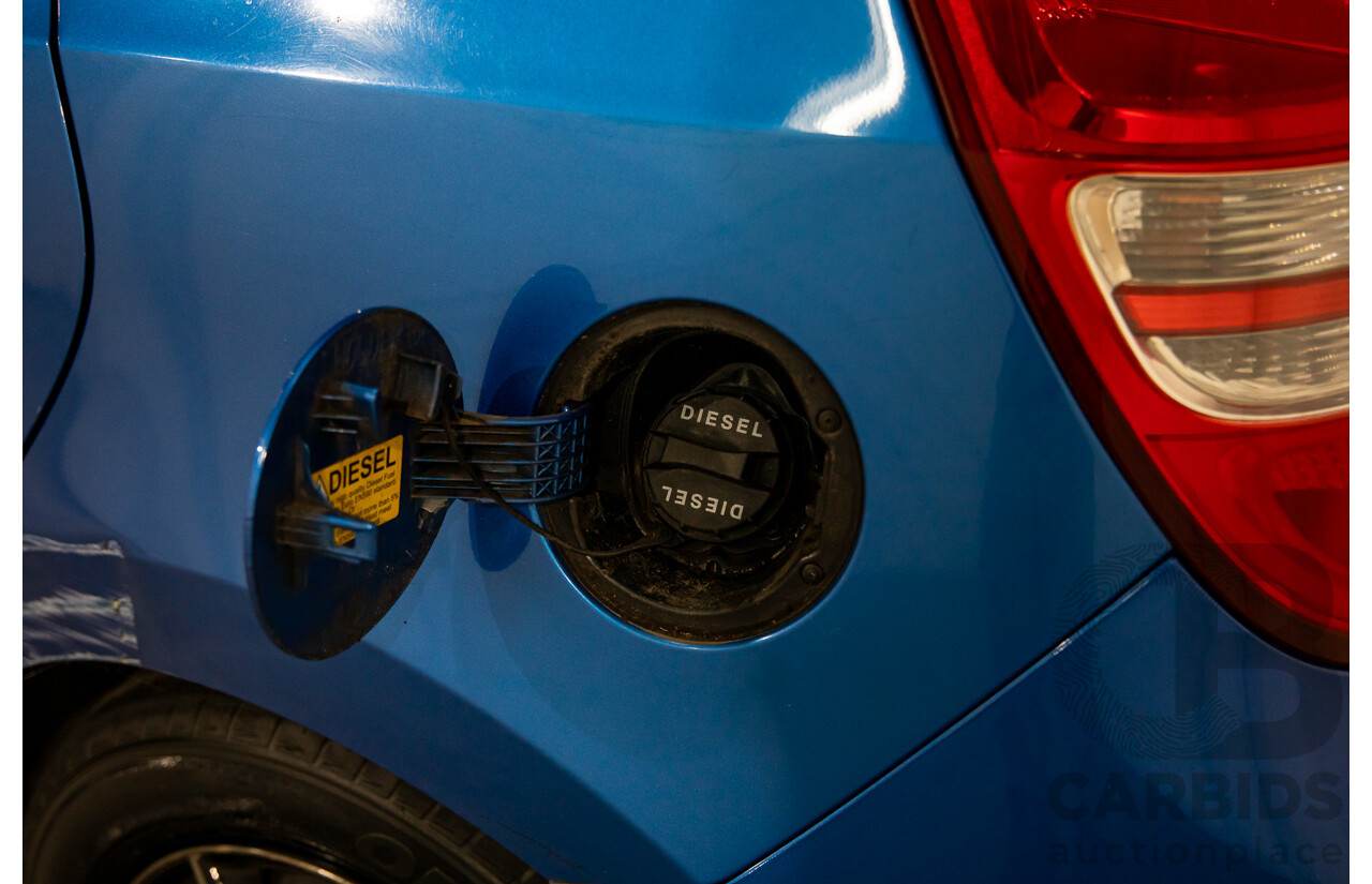 6/2009 Hyundai i30 SX 1.6 CRDi FD MY09 5d Hatchback Vivid Blue Turbo Diesel 1.6L