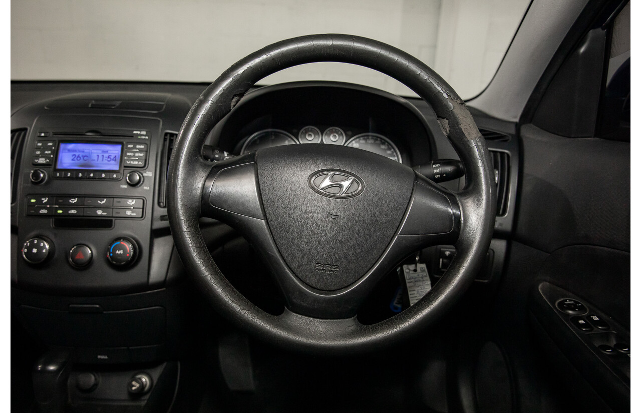 6/2009 Hyundai i30 SX 1.6 CRDi FD MY09 5d Hatchback Vivid Blue Turbo Diesel 1.6L