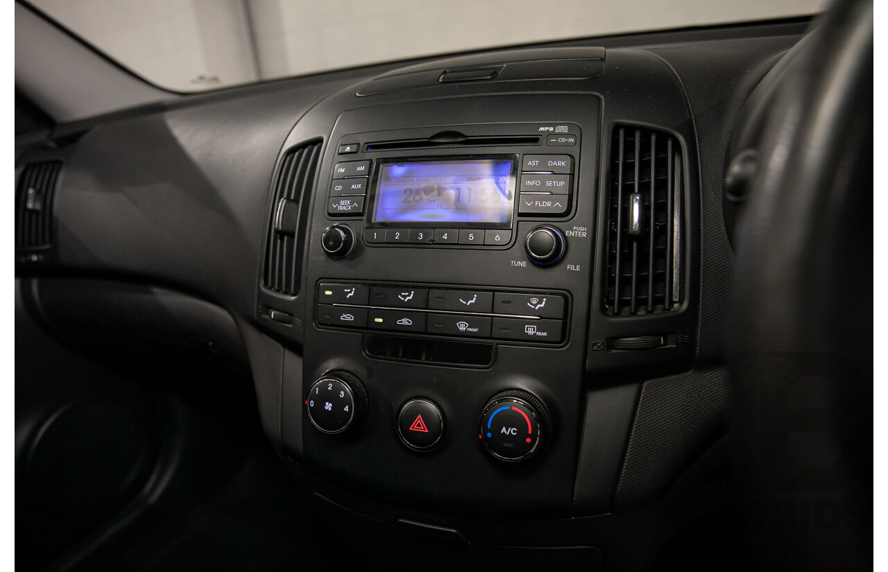 6/2009 Hyundai i30 SX 1.6 CRDi FD MY09 5d Hatchback Vivid Blue Turbo Diesel 1.6L