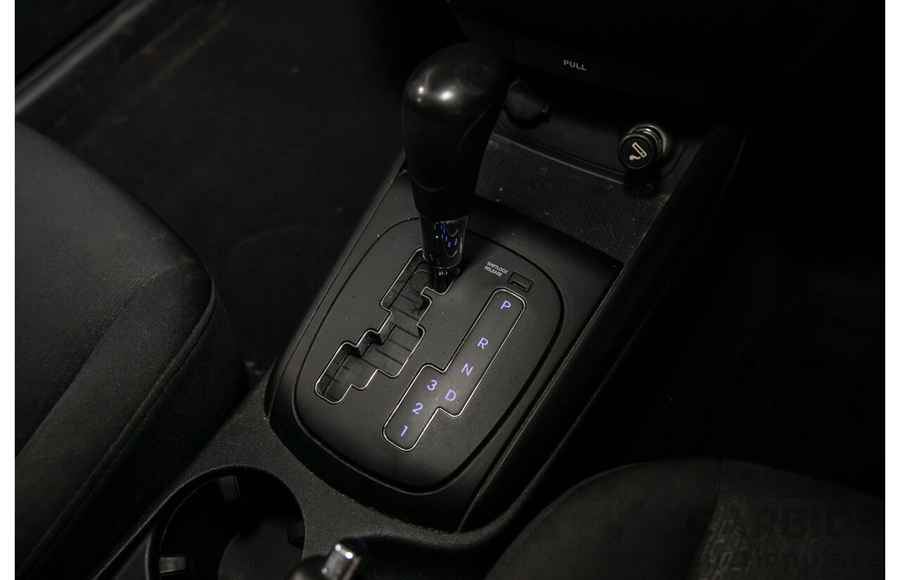 6/2009 Hyundai i30 SX 1.6 CRDi FD MY09 5d Hatchback Vivid Blue Turbo Diesel 1.6L