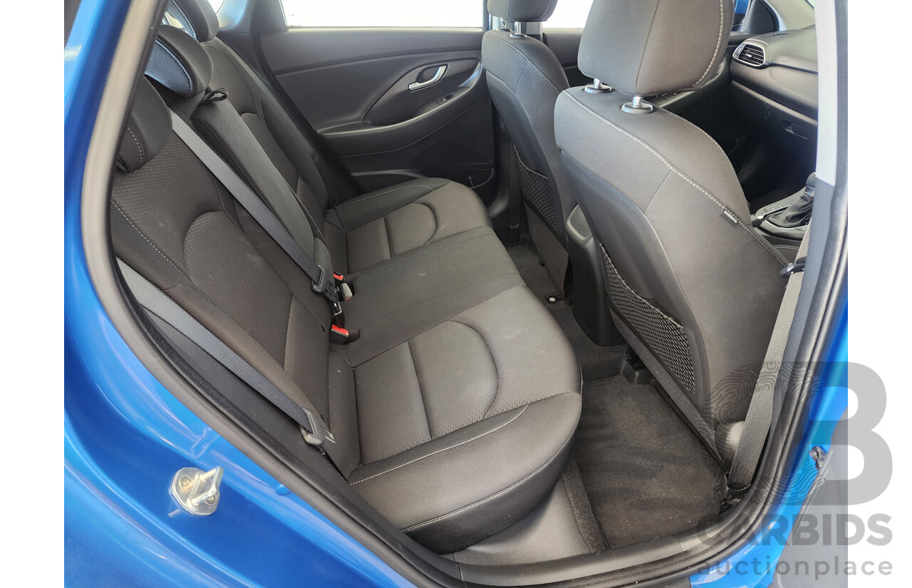 4/2017 Hyundai i30 Active PD MY17 5d Hatchback Blue 2.0L