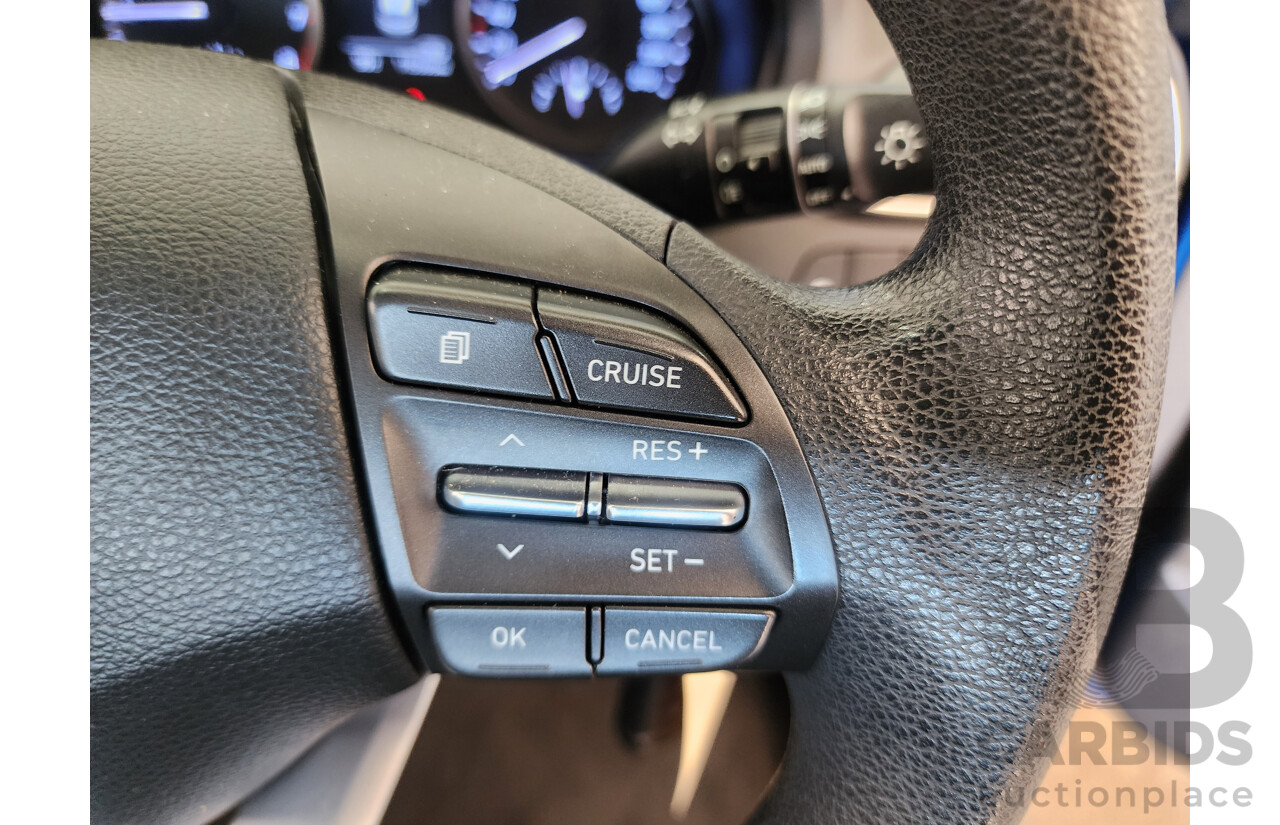 4/2017 Hyundai i30 Active PD MY17 5d Hatchback Blue 2.0L