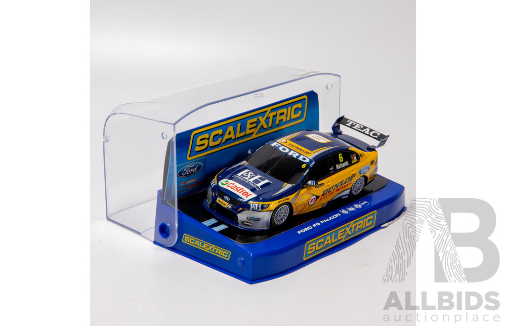 Scalextric 2010 Dunlop Ford Falcon FG 1:32 Scale Slot Car