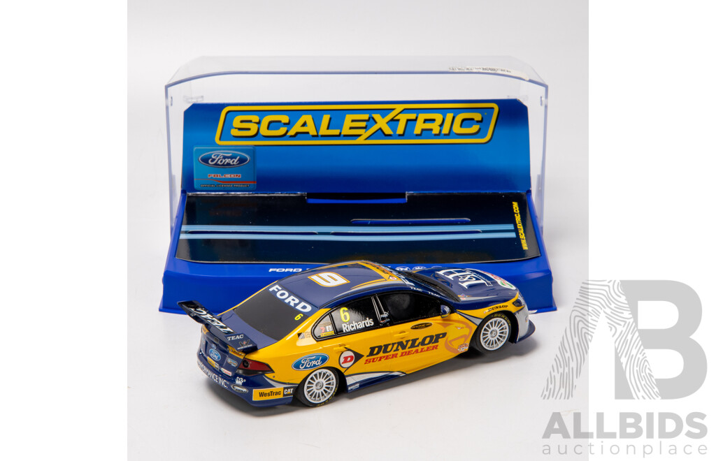 Scalextric 2010 Dunlop Ford Falcon FG 1:32 Scale Slot Car