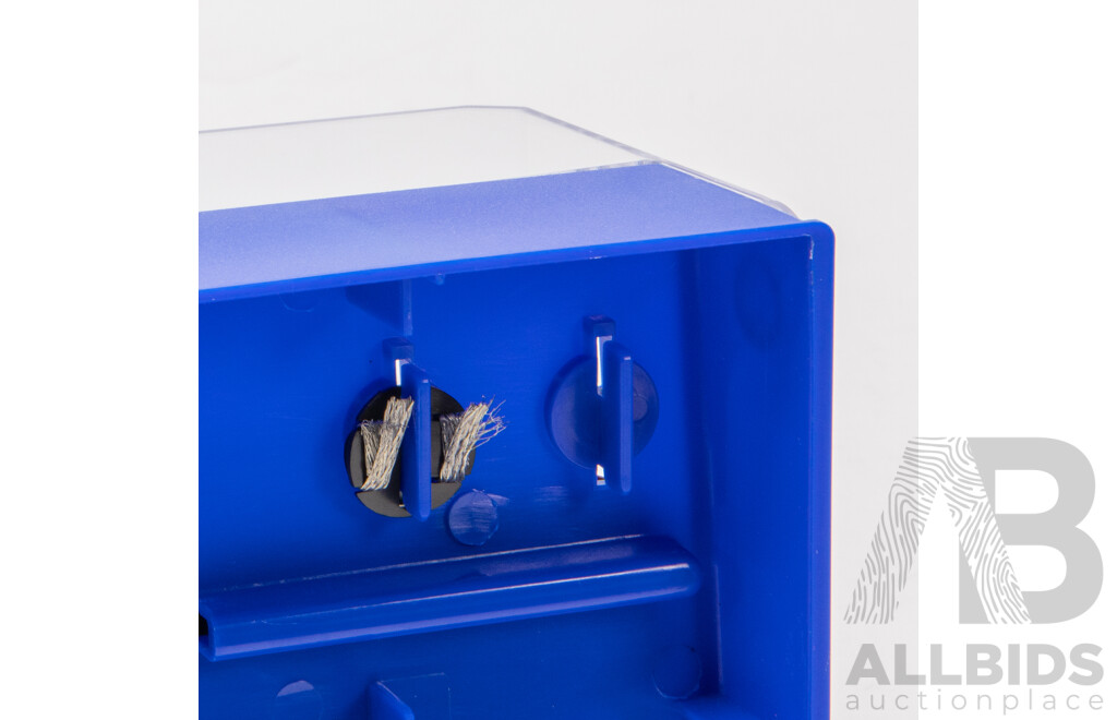 Scalextric 2016 Red Bull Holden Commodore VF 1:32 Scale Slot Car