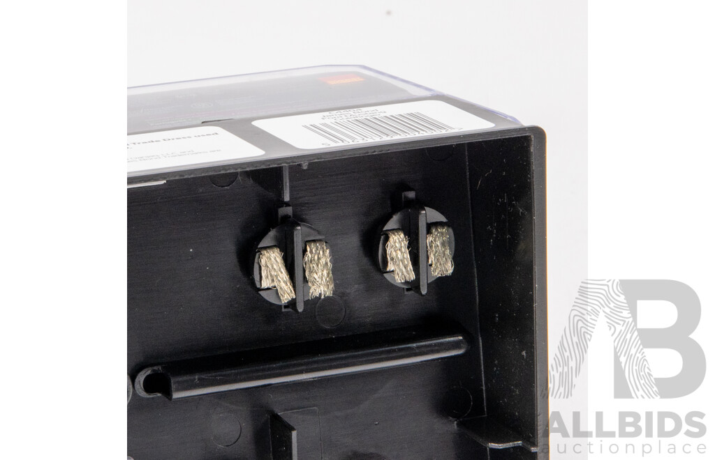 Scalextric Goldfinger 007 Ford Mustang 1:32 Scale Slot Car