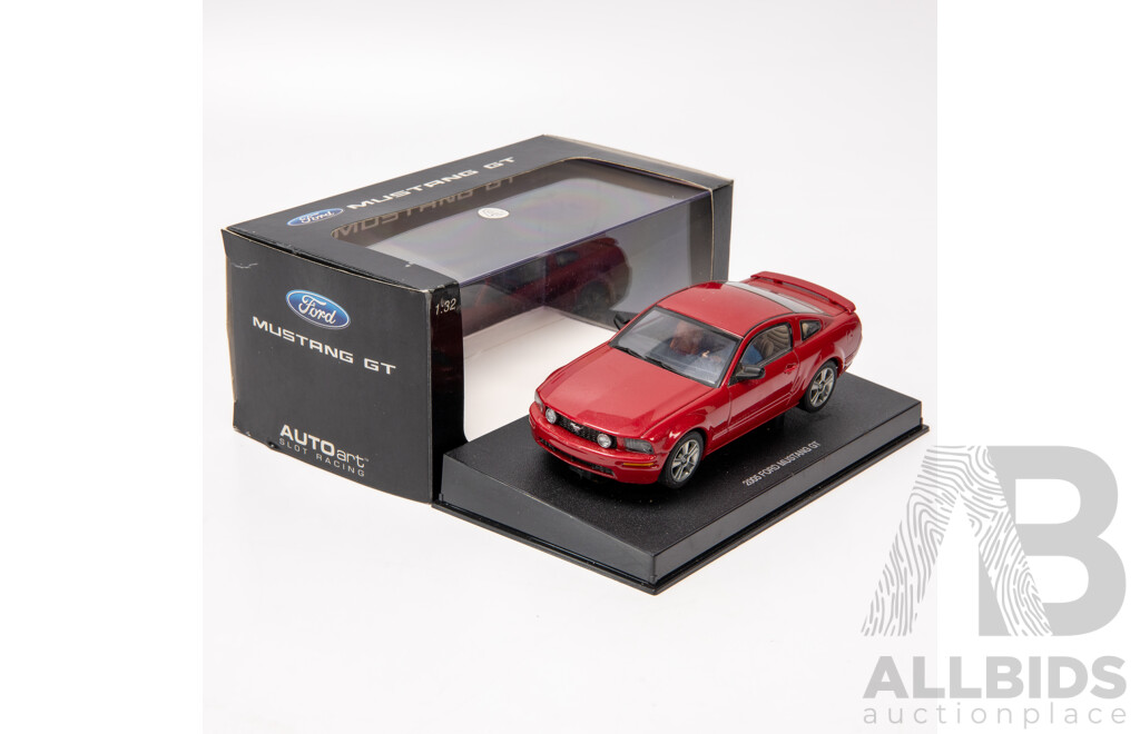 AutoArt 2000 Ford Mustang SVT Cobra R 1:32 Scale Slot Car