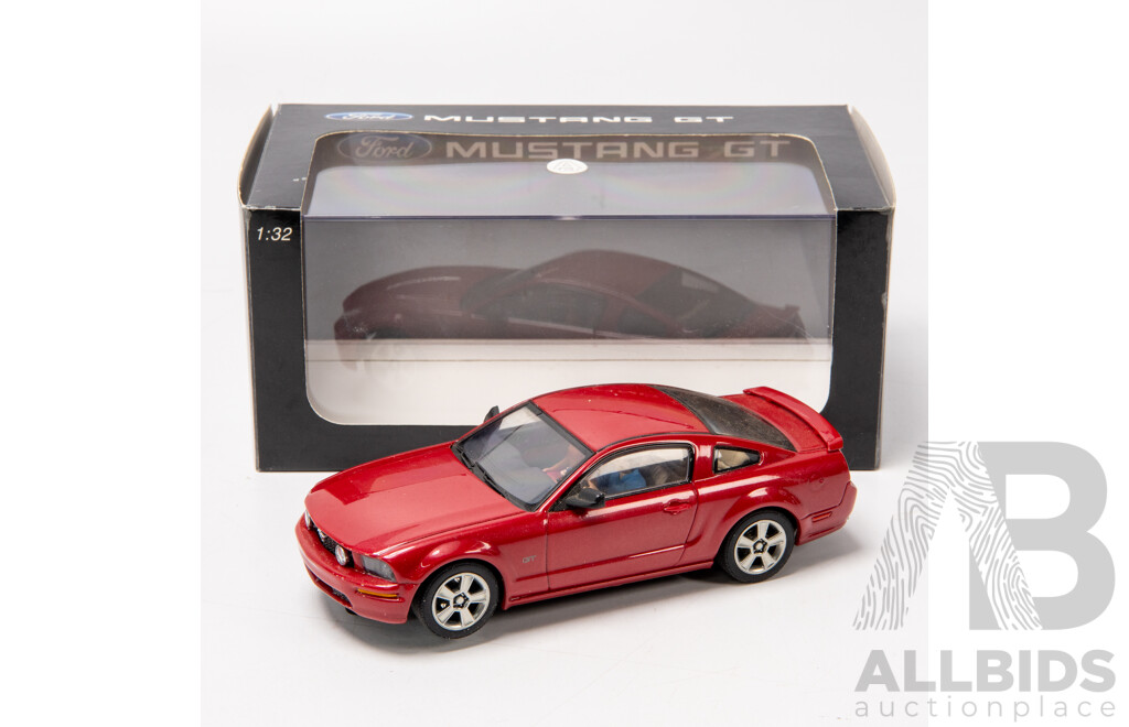 AutoArt 2000 Ford Mustang SVT Cobra R 1:32 Scale Slot Car