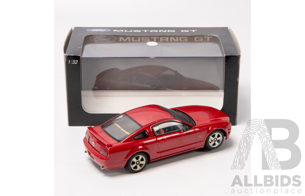 AutoArt 2000 Ford Mustang SVT Cobra R 1:32 Scale Slot Car