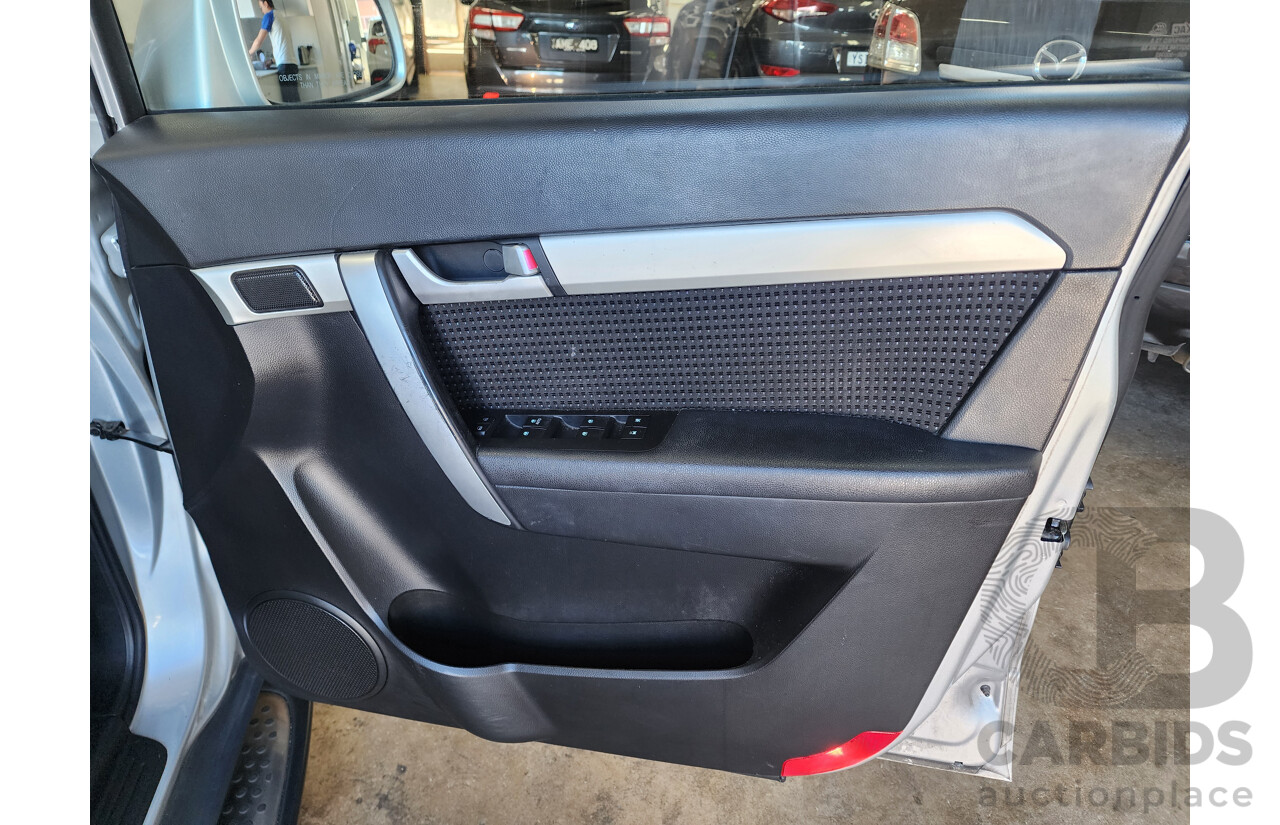 12/2013 Holden Captiva 7 SX (fwd) CG MY13 4d Wagon Silver 2.4L