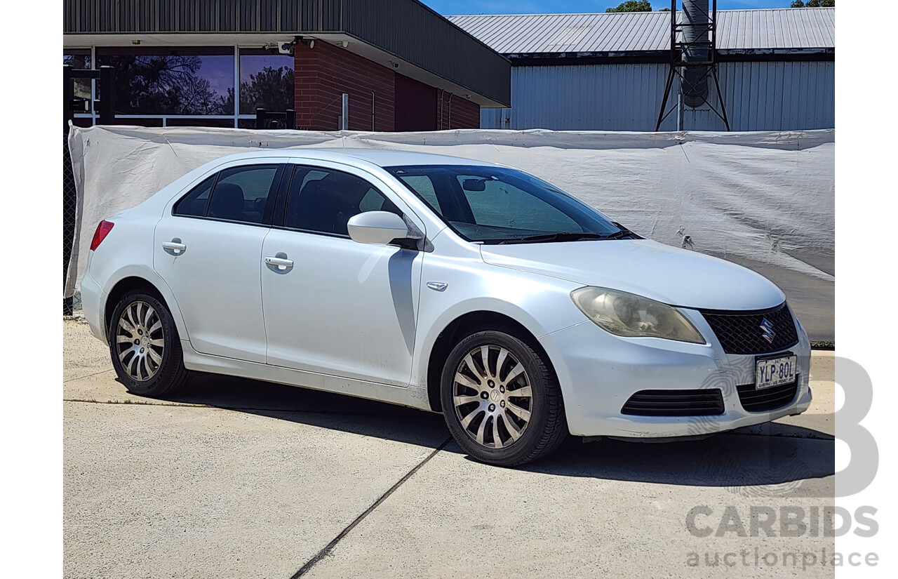 12/2010 Suzuki Kizashi XL FR 4d Sedan White 2.4L