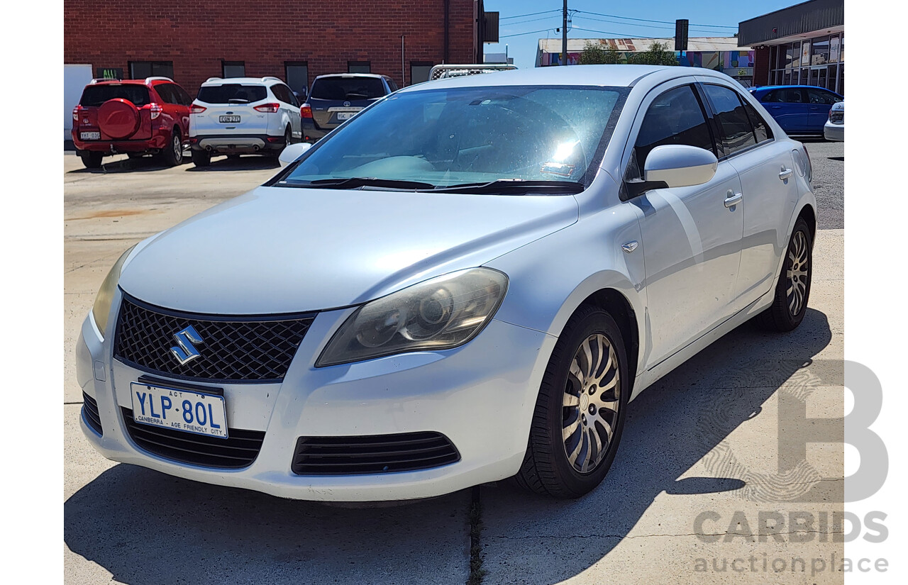 12/2010 Suzuki Kizashi XL FR 4d Sedan White 2.4L
