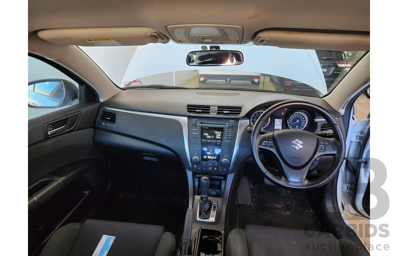 12/2010 Suzuki Kizashi XL FR 4d Sedan White 2.4L