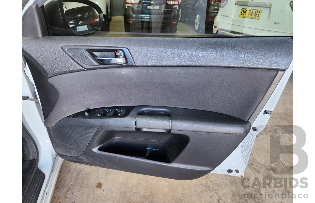 12/2010 Suzuki Kizashi XL FR 4d Sedan White 2.4L