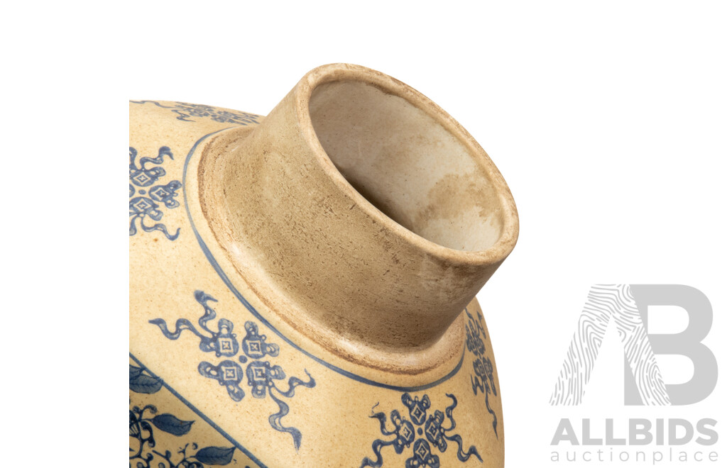 Hexagonal Lidded Chinese Tea Caddy with Chinoiserie Decoration