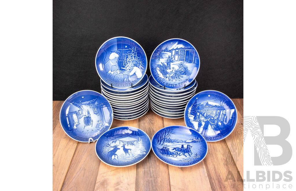 Good Collection of 30 Bing & Grondahl Christmas Themed Wall Plates, Years 1978 Through 2007
