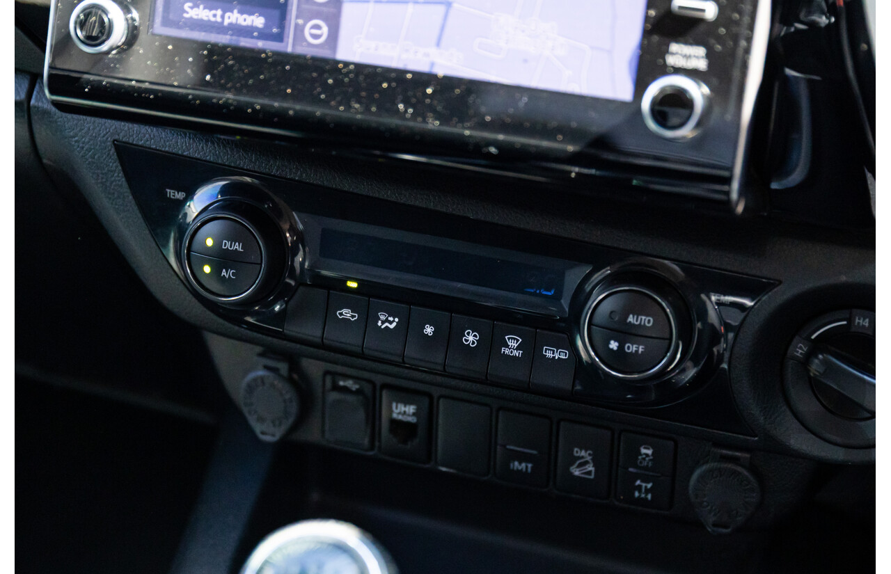 01/2022 Toyota Hilux SR5 (4x4) GUN126R Double Cab P/Up Super White Turbo Diesel 2.8L